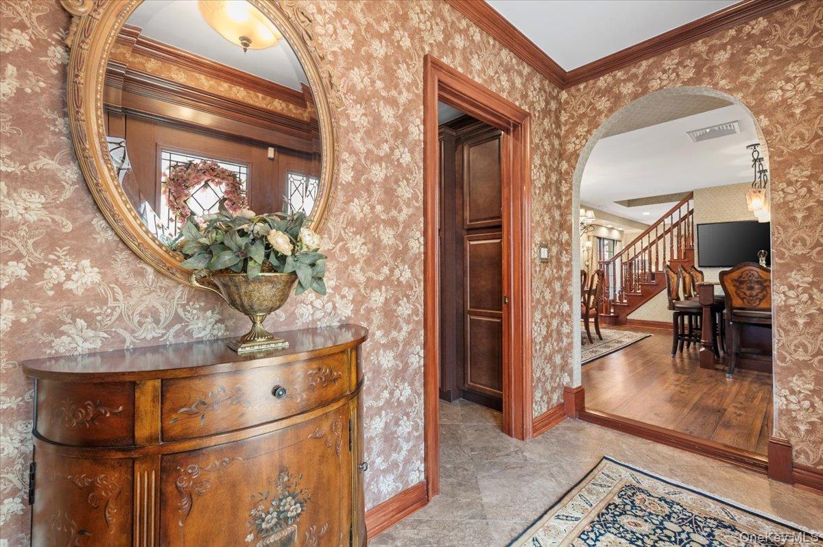 105 Sunrise Lane, Levittown, NY 11756