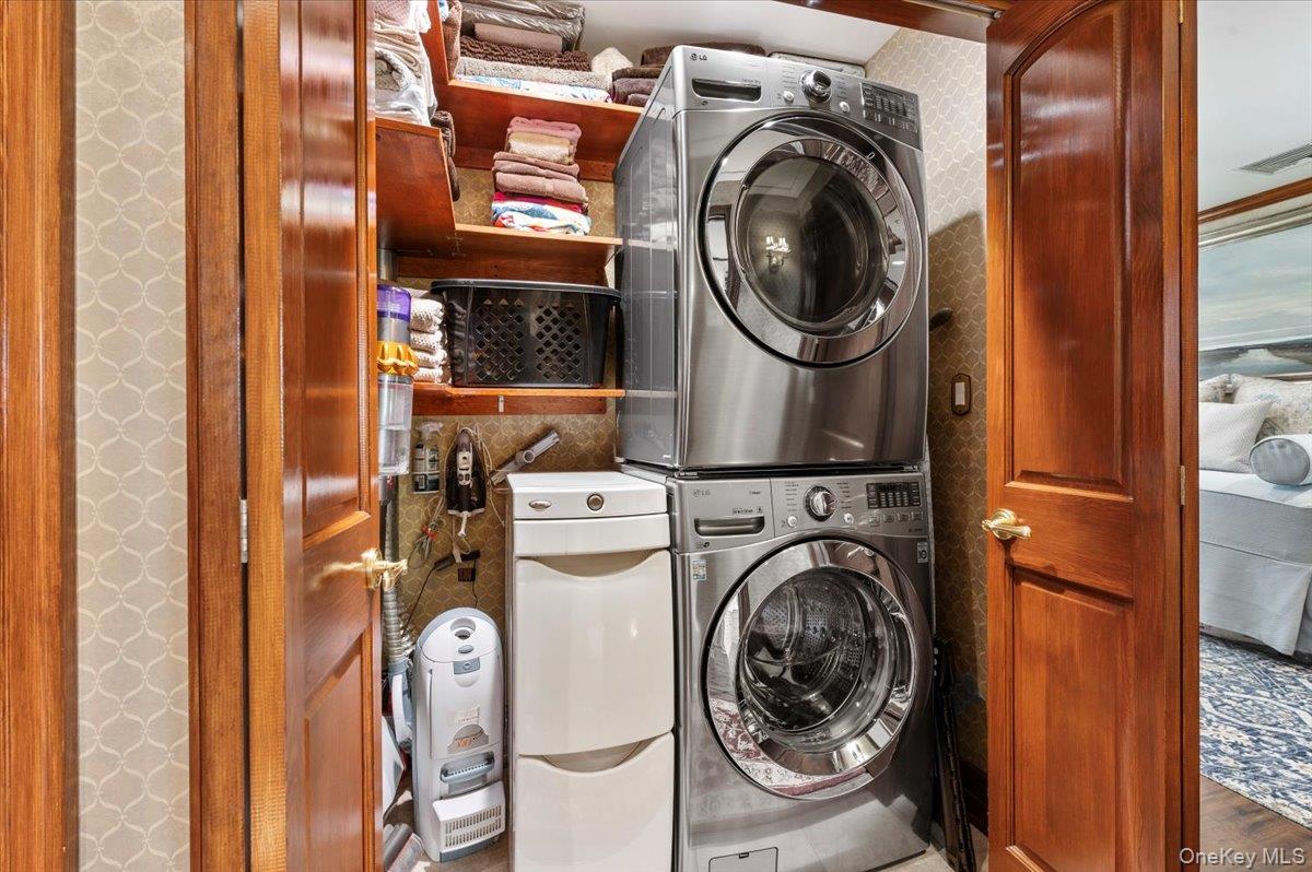 105 Sunrise Lane, Levittown, NY 11756