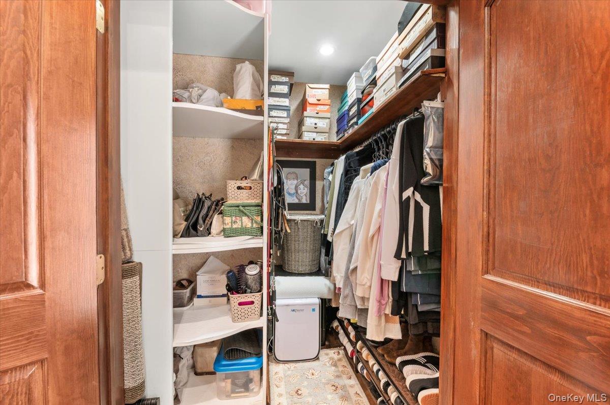 105 Sunrise Lane, Levittown, NY 11756