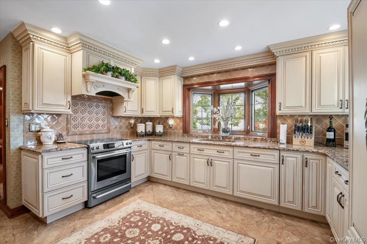 105 Sunrise Lane, Levittown, NY 11756