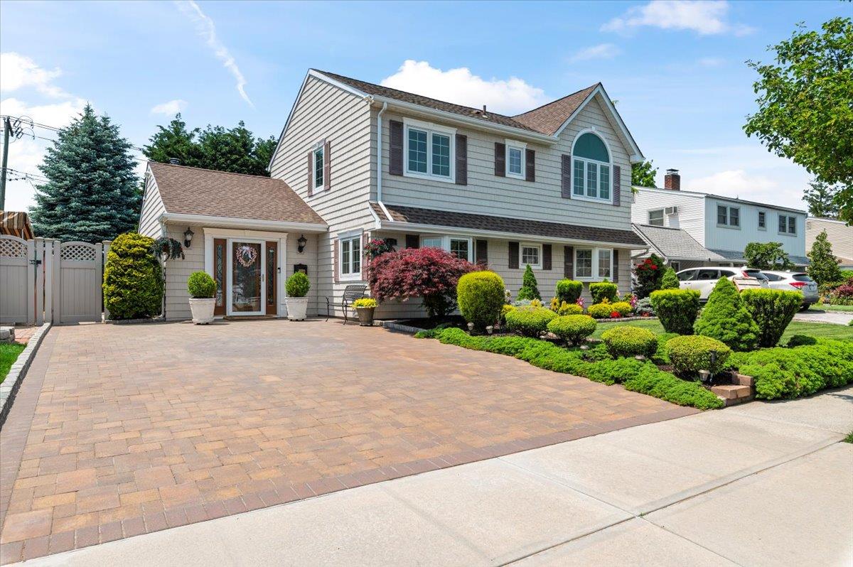 105 Sunrise Lane, Levittown, NY 11756