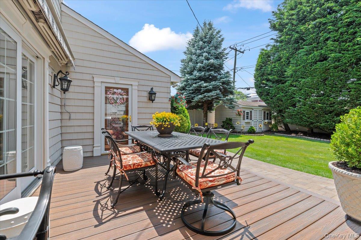 105 Sunrise Lane, Levittown, NY 11756