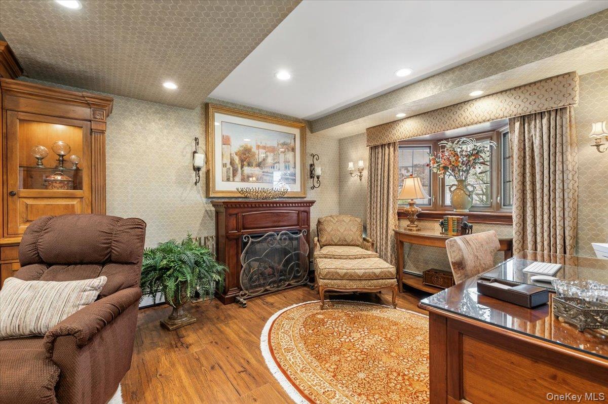 105 Sunrise Lane, Levittown, NY 11756