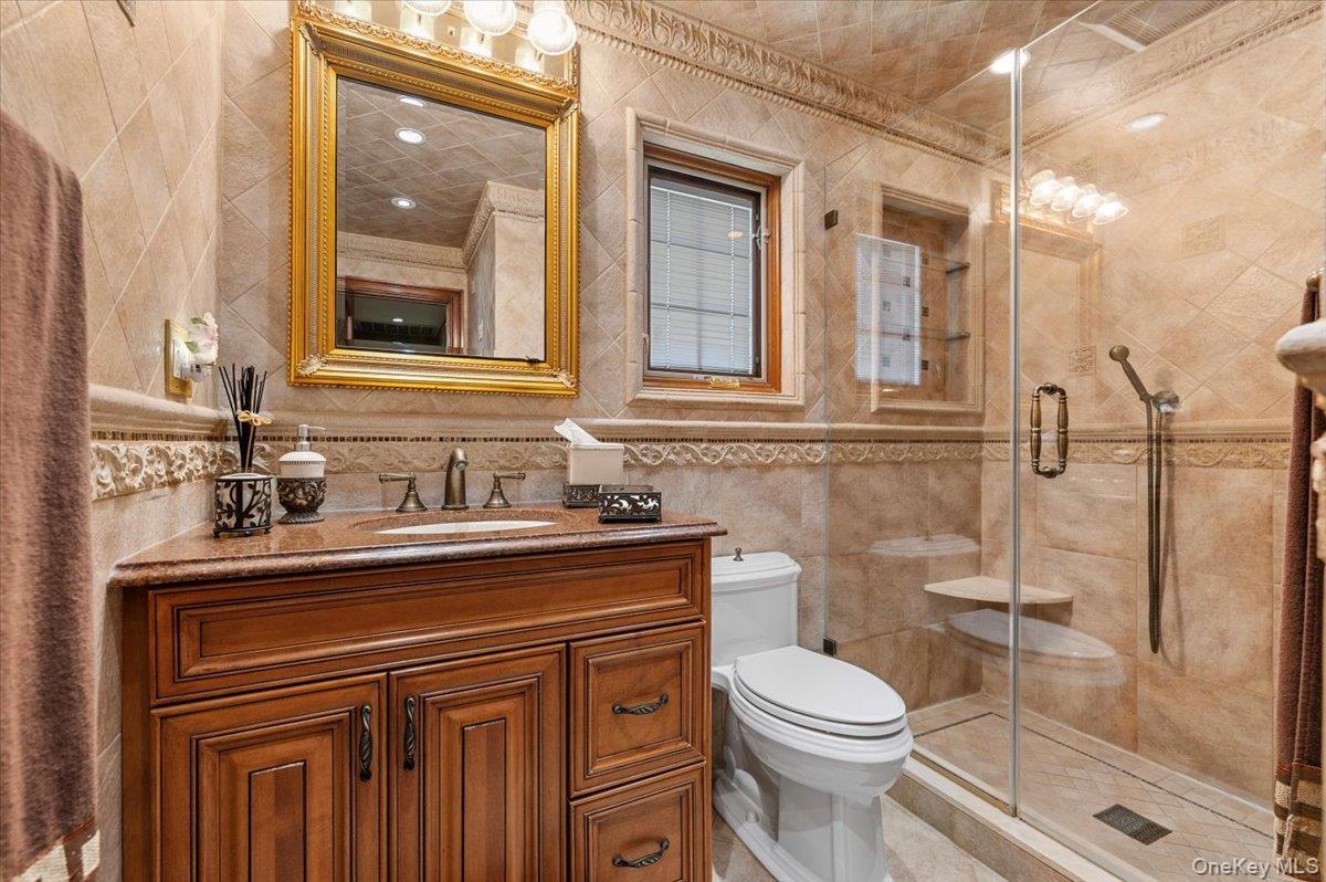 105 Sunrise Lane, Levittown, NY 11756