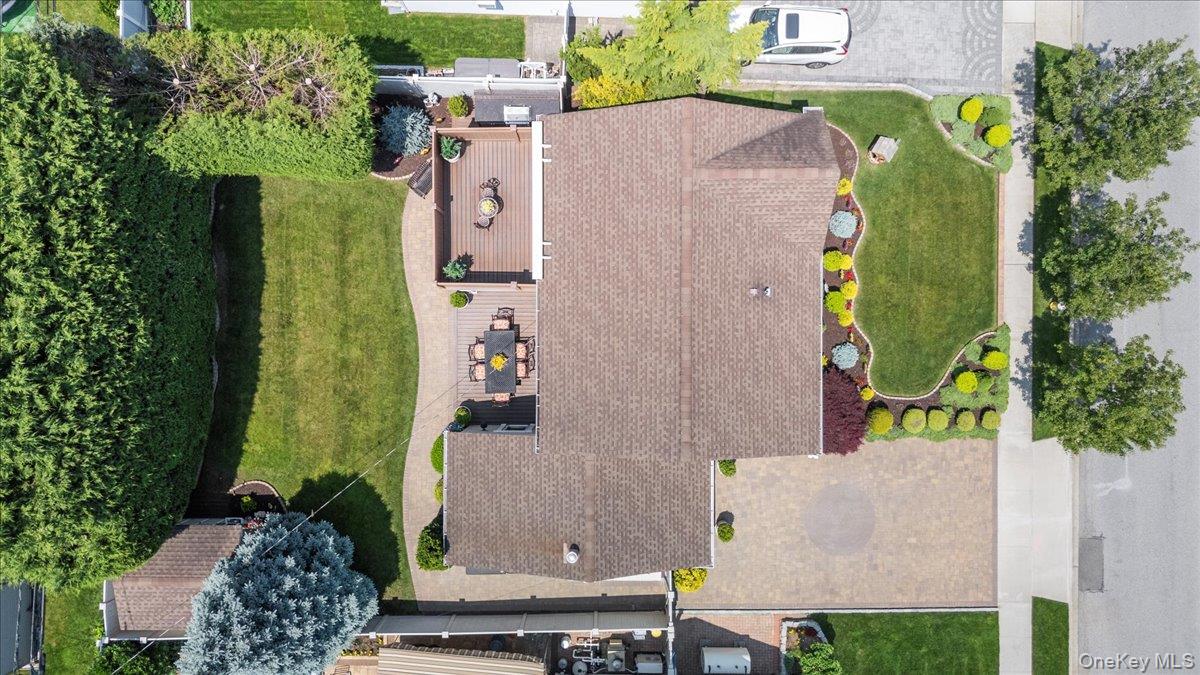 105 Sunrise Lane, Levittown, NY 11756