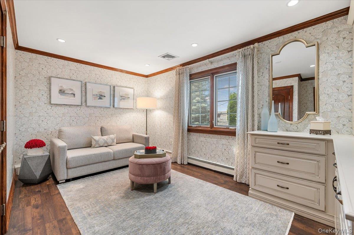 105 Sunrise Lane, Levittown, NY 11756