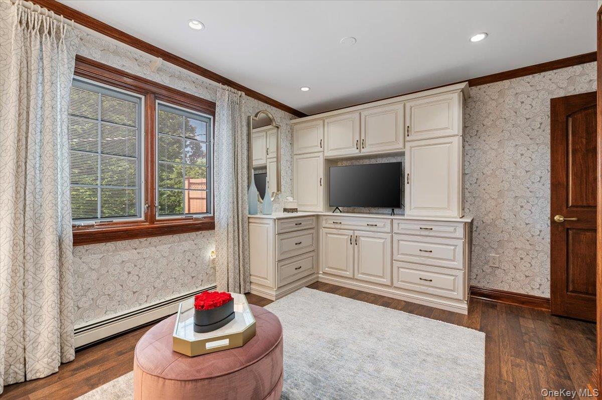 105 Sunrise Lane, Levittown, NY 11756