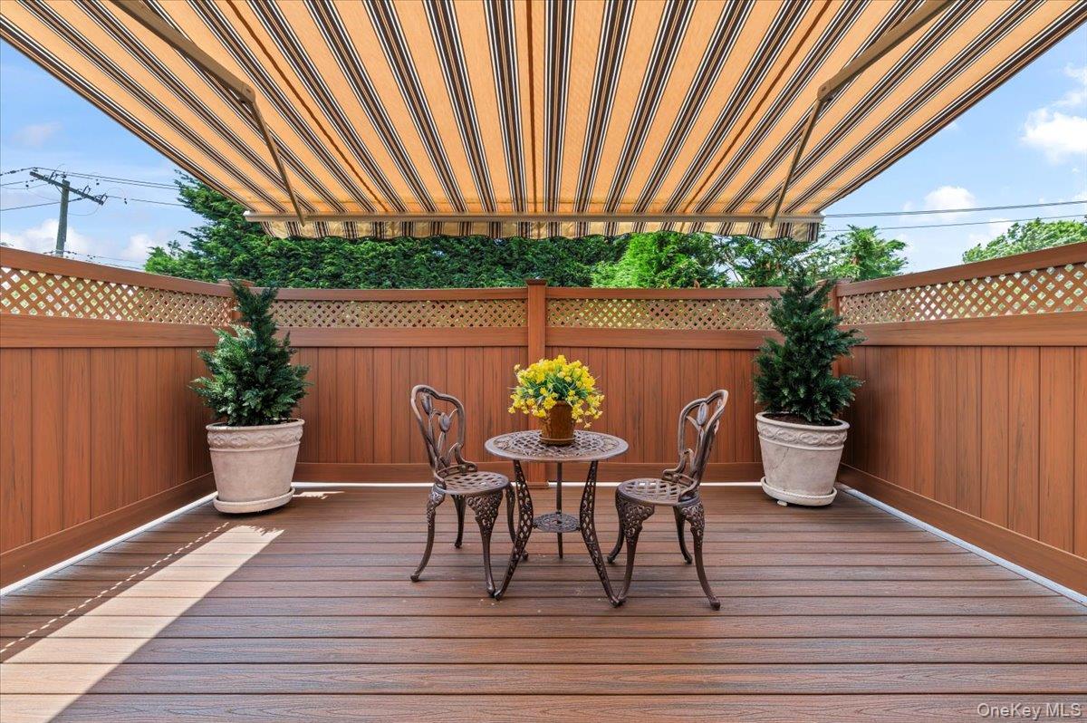 105 Sunrise Lane, Levittown, NY 11756