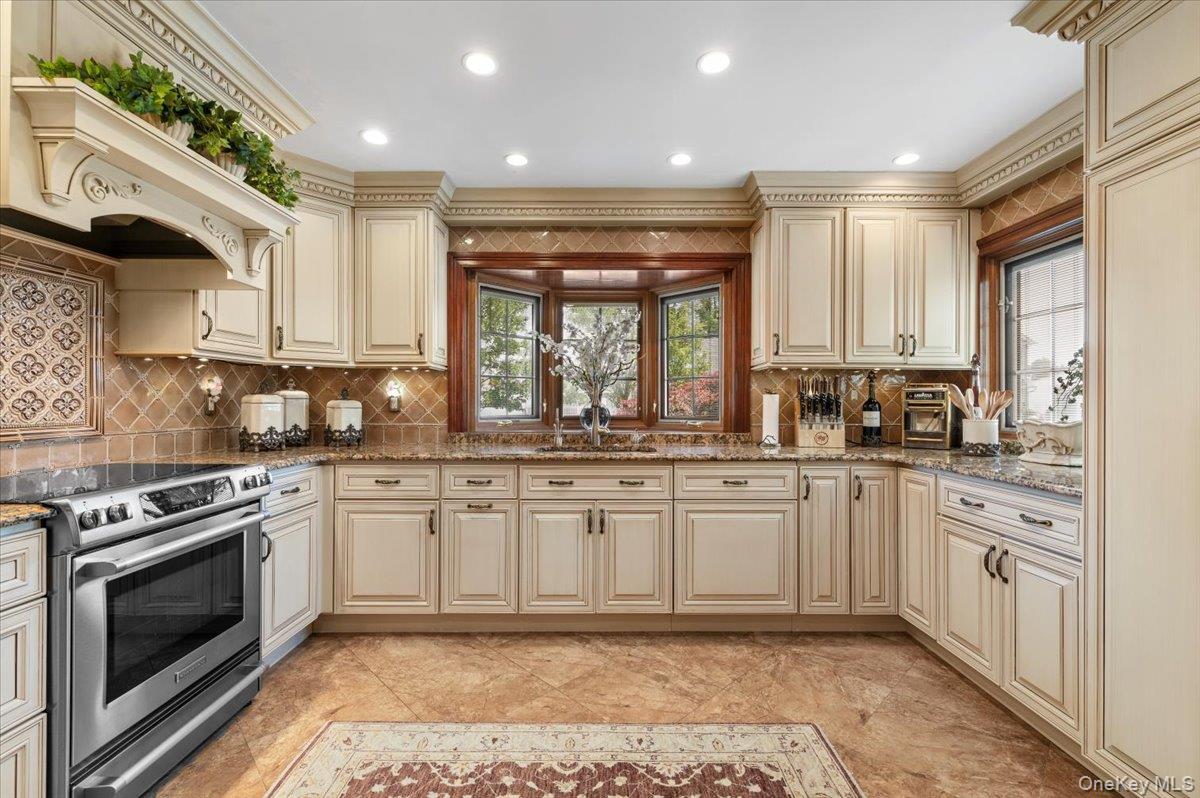 105 Sunrise Lane, Levittown, NY 11756