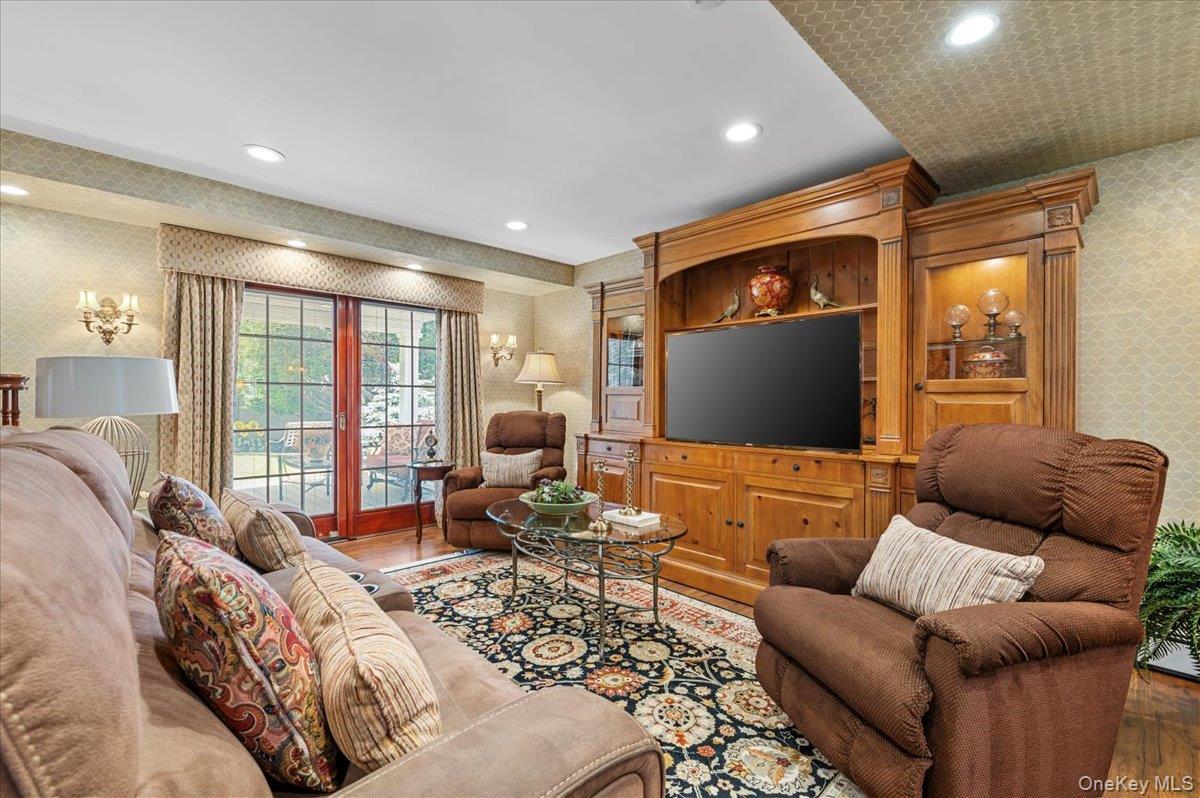 105 Sunrise Lane, Levittown, NY 11756