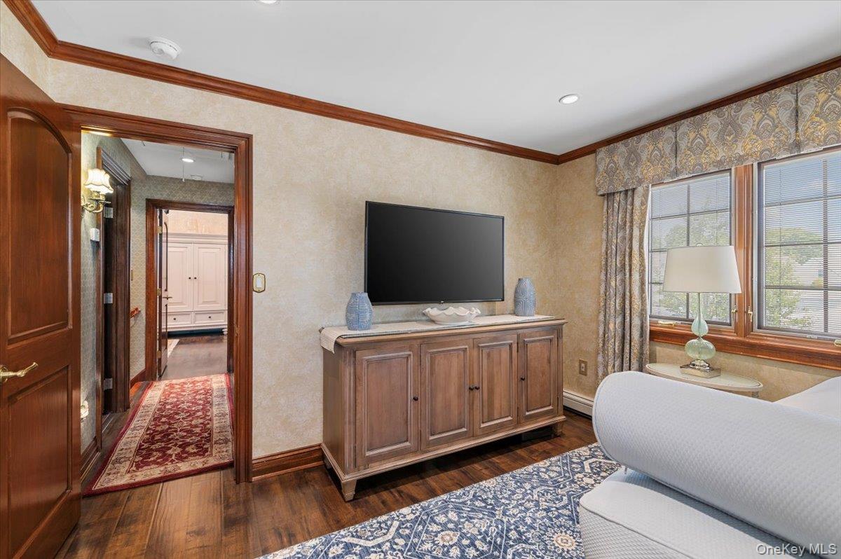 105 Sunrise Lane, Levittown, NY 11756