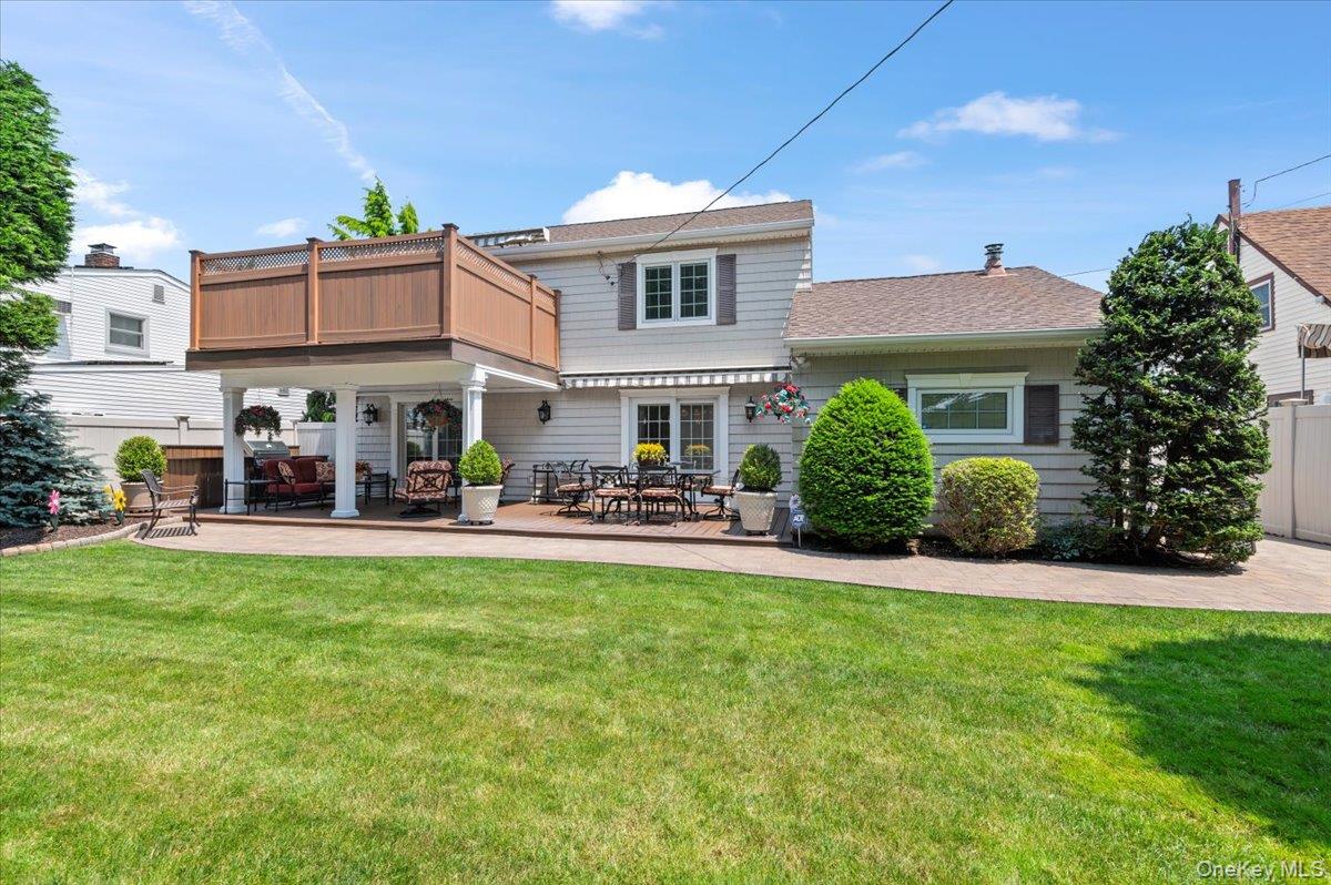 105 Sunrise Lane, Levittown, NY 11756