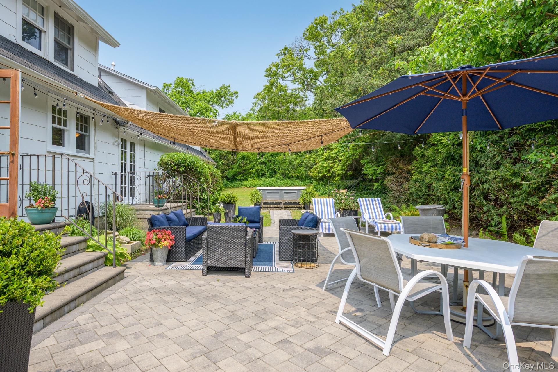 296 E Montauk Highway, Hampton Bays, NY 11946