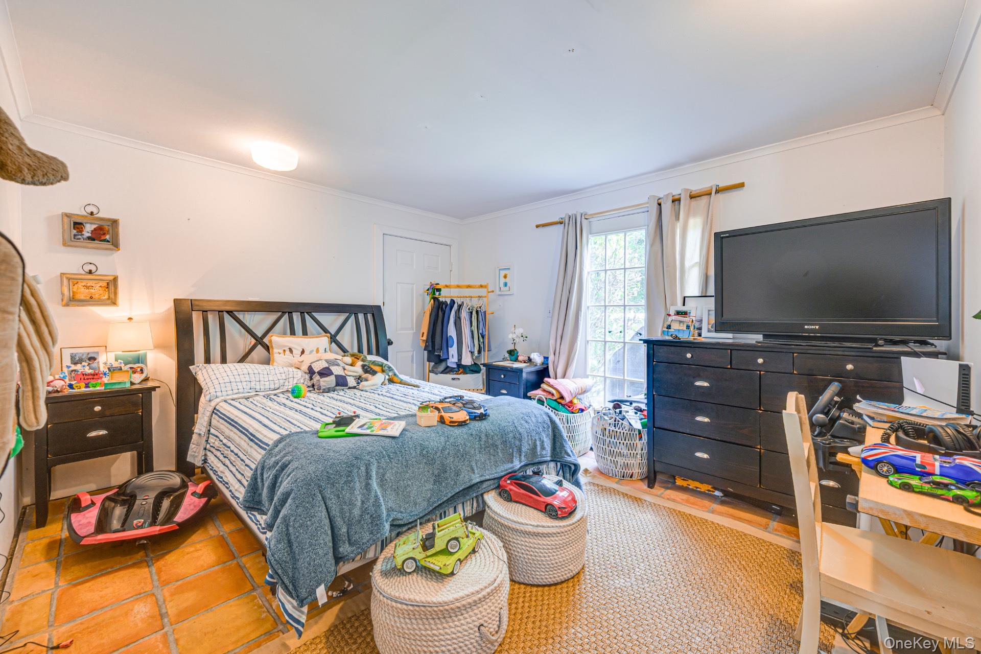 296 E Montauk Highway, Hampton Bays, NY 11946