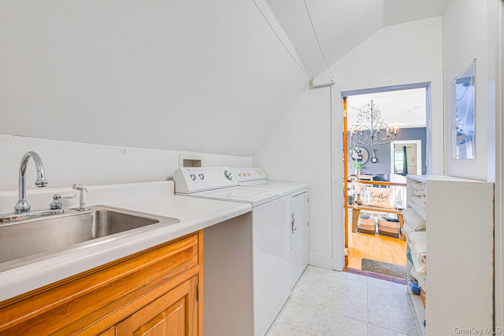 296 E Montauk Highway, Hampton Bays, NY 11946