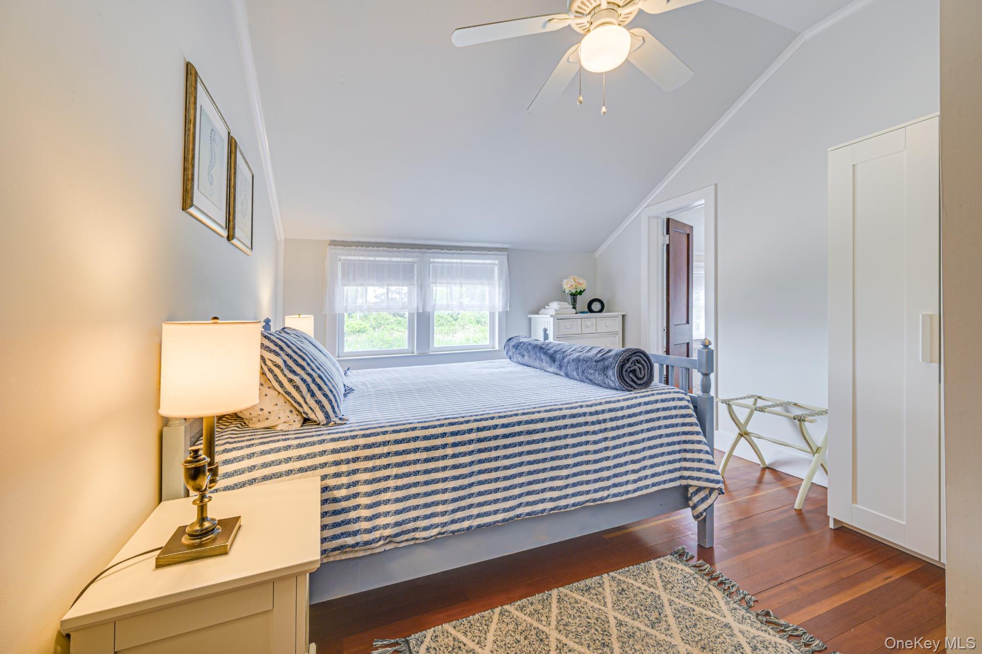 296 E Montauk Highway, Hampton Bays, NY 11946