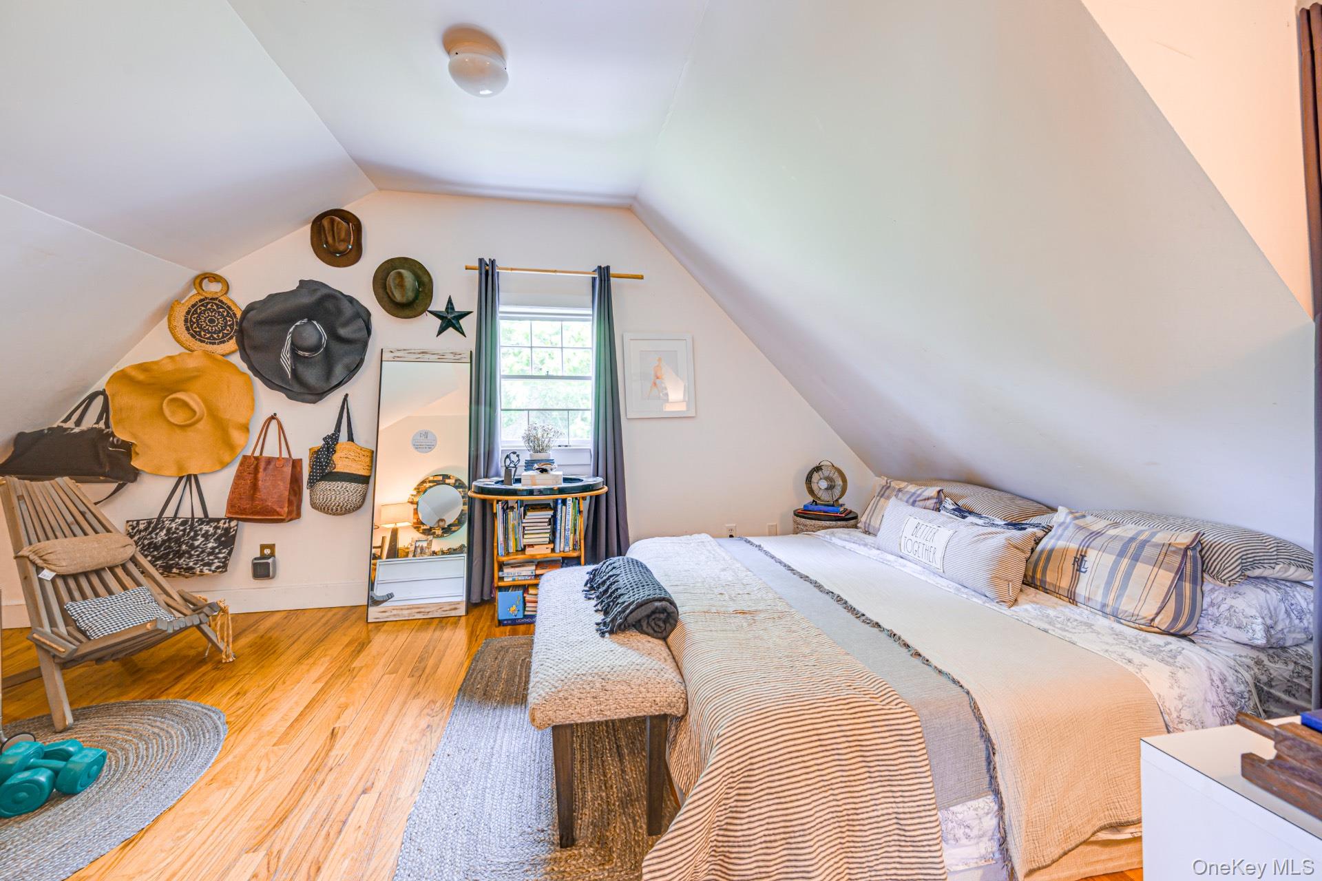 296 E Montauk Highway, Hampton Bays, NY 11946