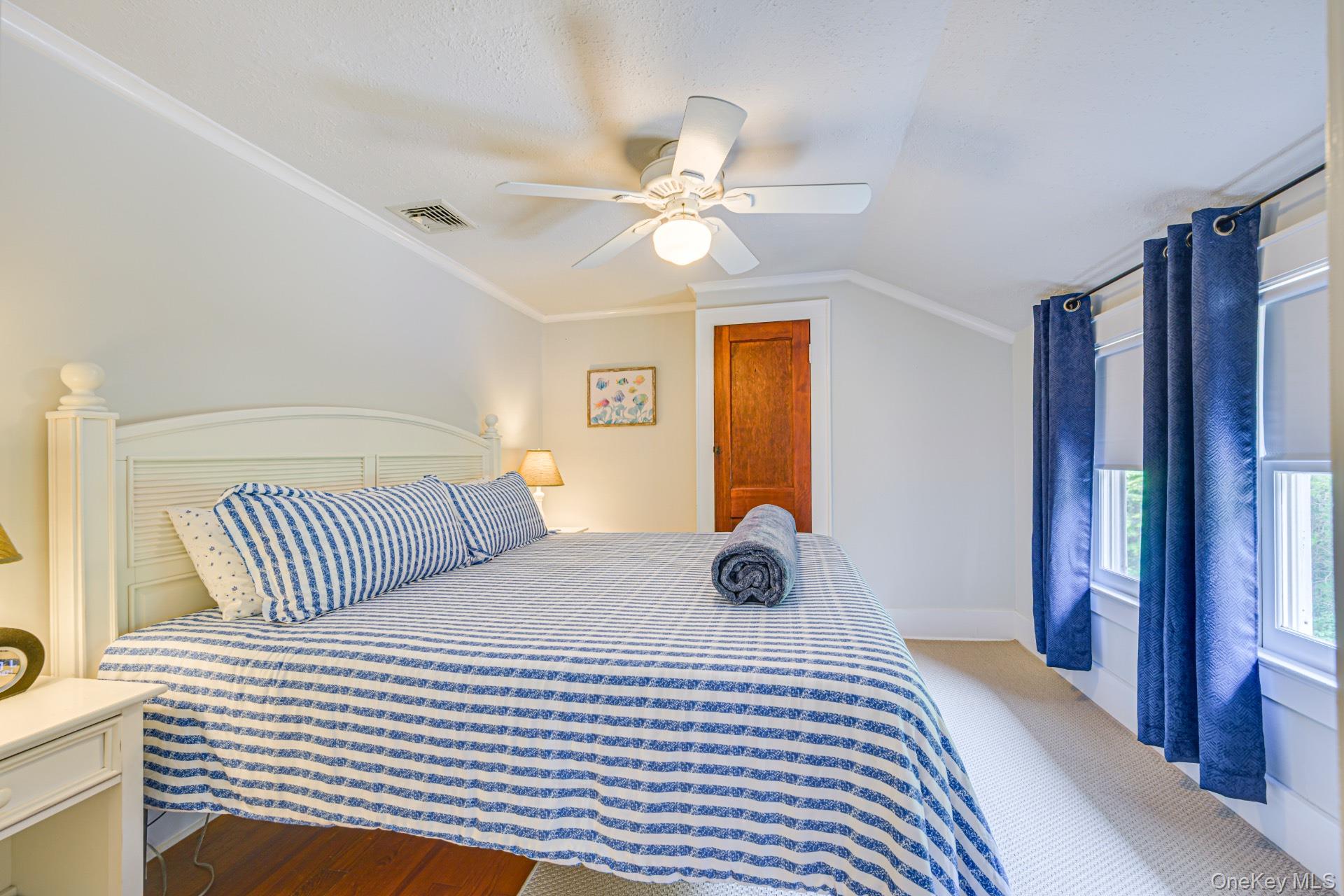 296 E Montauk Highway, Hampton Bays, NY 11946