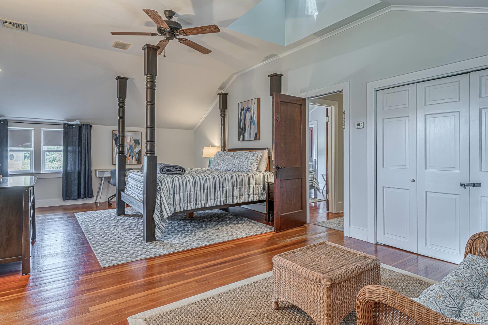 296 E Montauk Highway, Hampton Bays, NY 11946