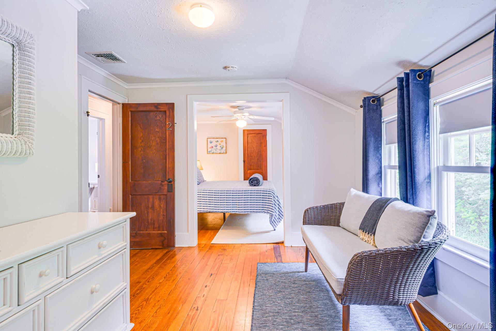 296 E Montauk Highway, Hampton Bays, NY 11946