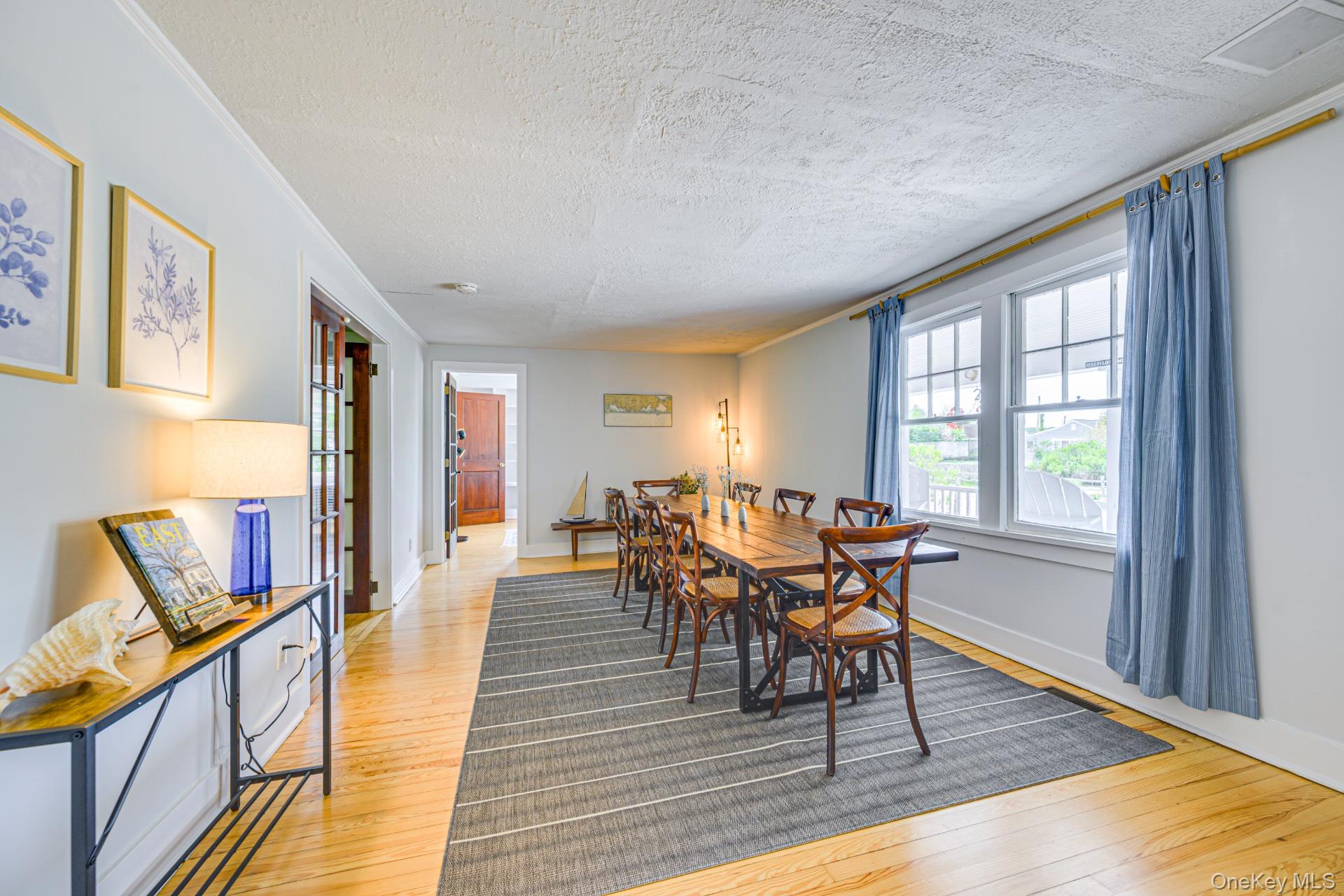 296 E Montauk Highway, Hampton Bays, NY 11946