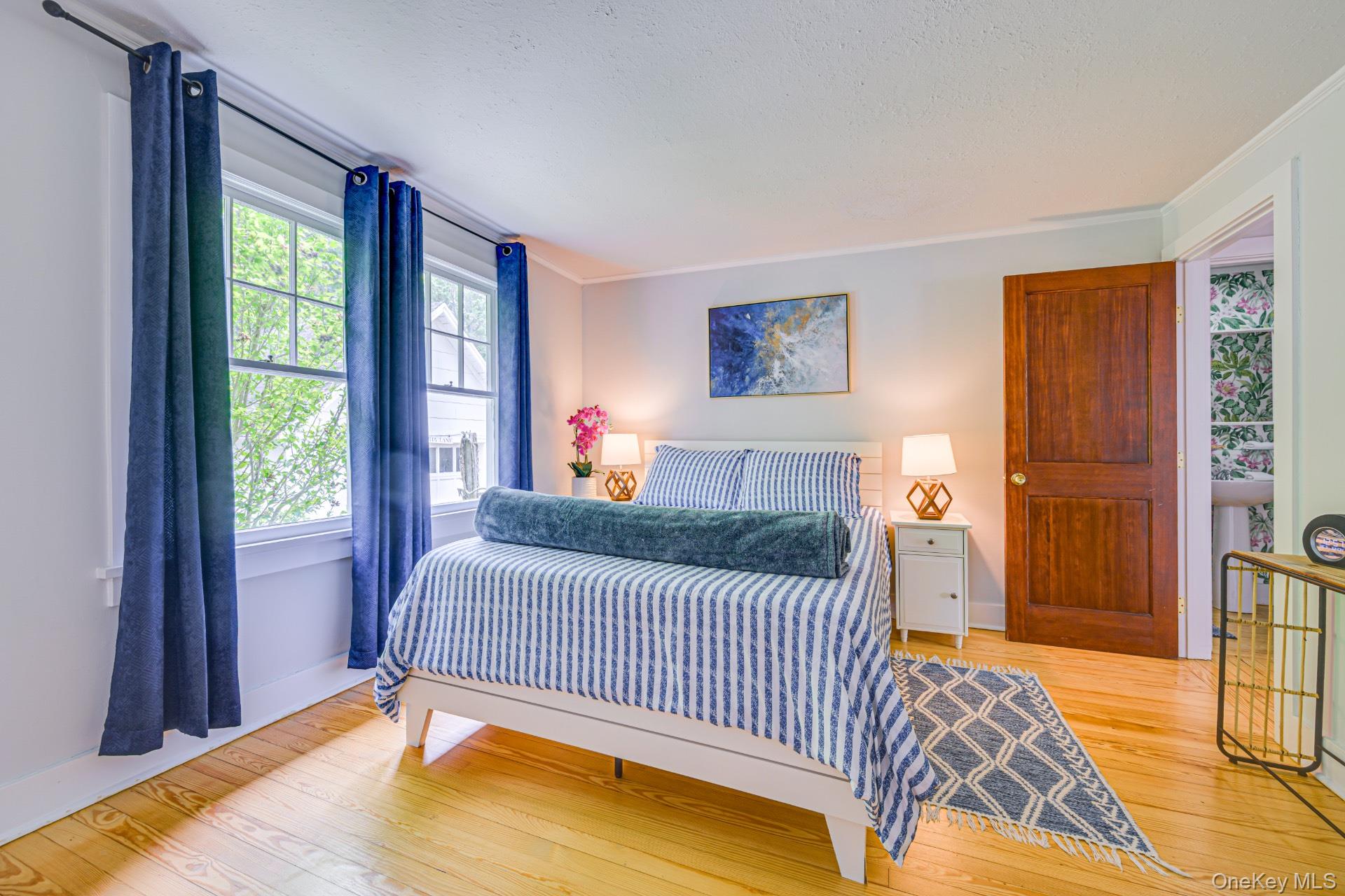 296 E Montauk Highway, Hampton Bays, NY 11946