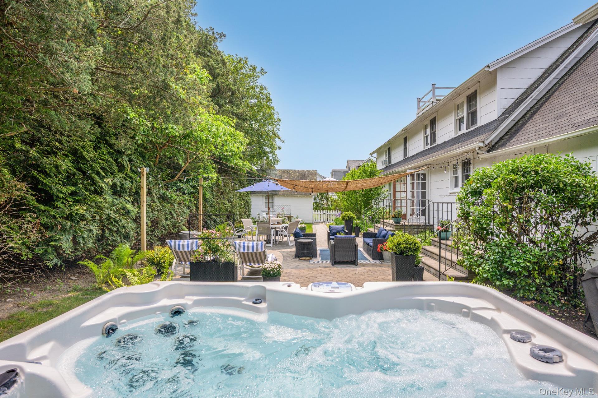 296 E Montauk Highway, Hampton Bays, NY 11946