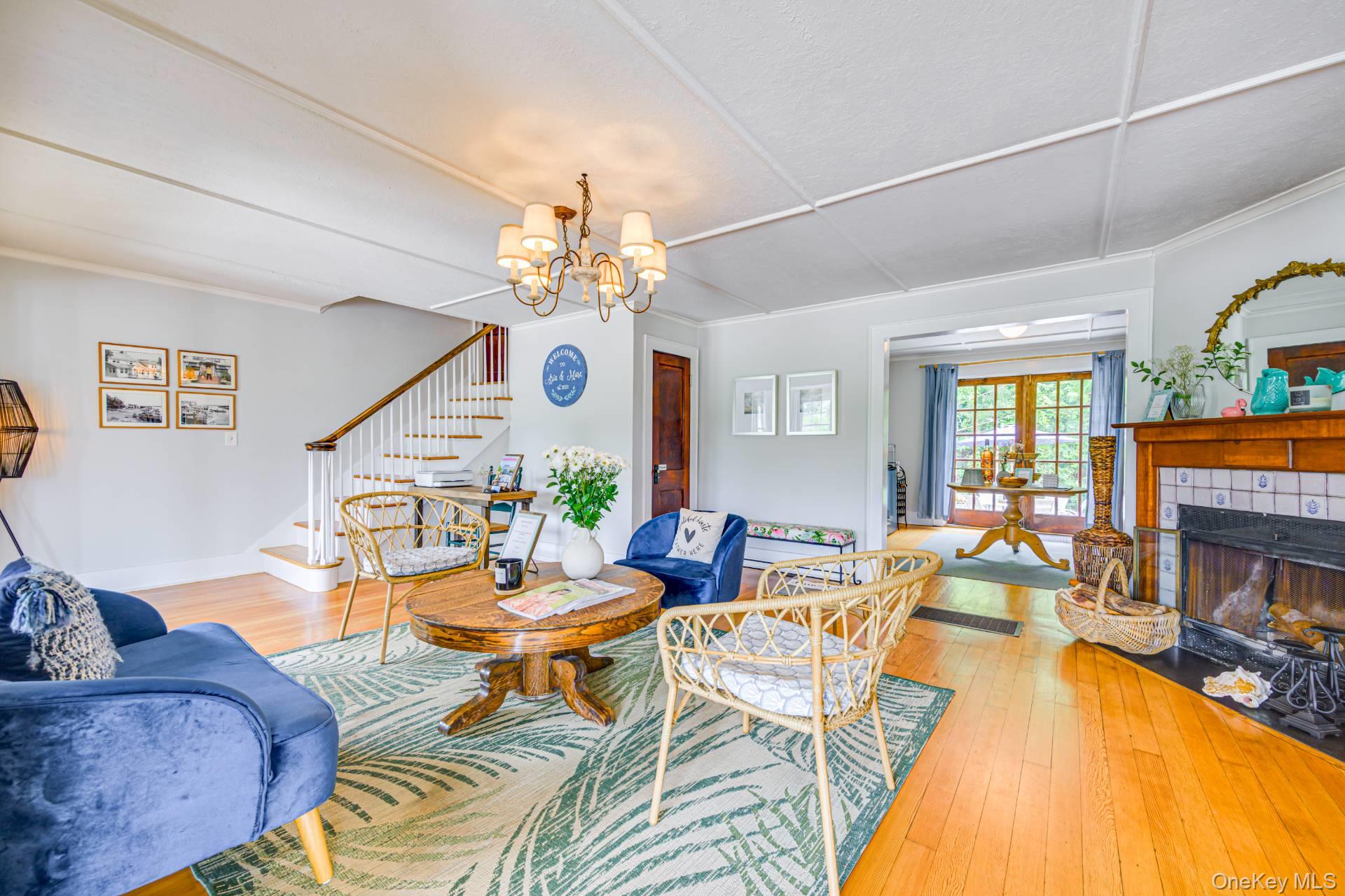 296 E Montauk Highway, Hampton Bays, NY 11946