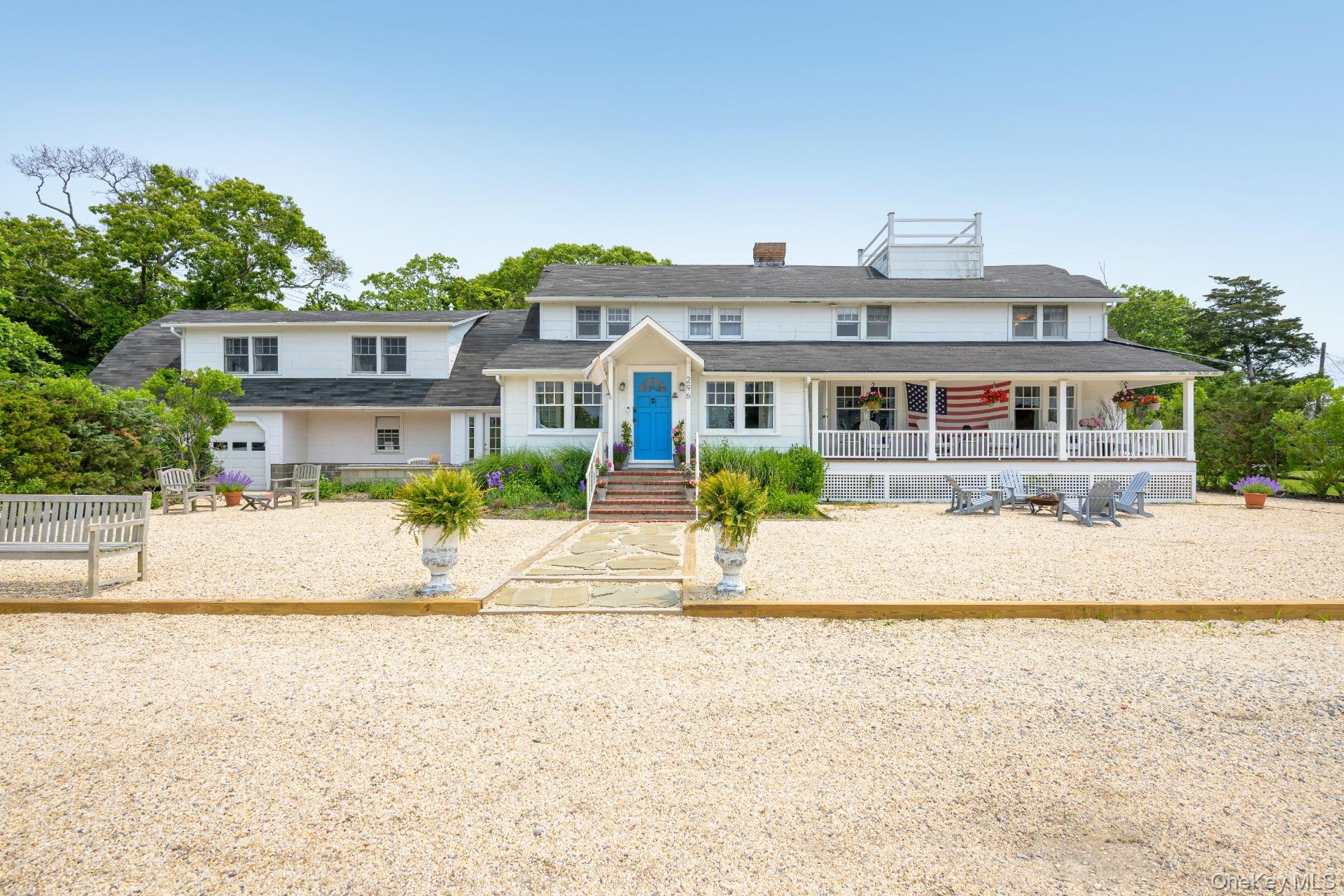 296 E Montauk Highway, Hampton Bays, NY 11946