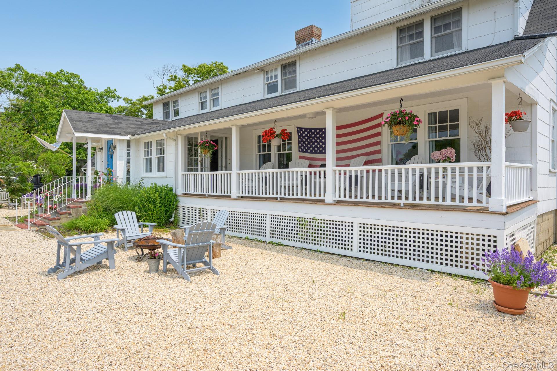 296 E Montauk Highway, Hampton Bays, NY 11946