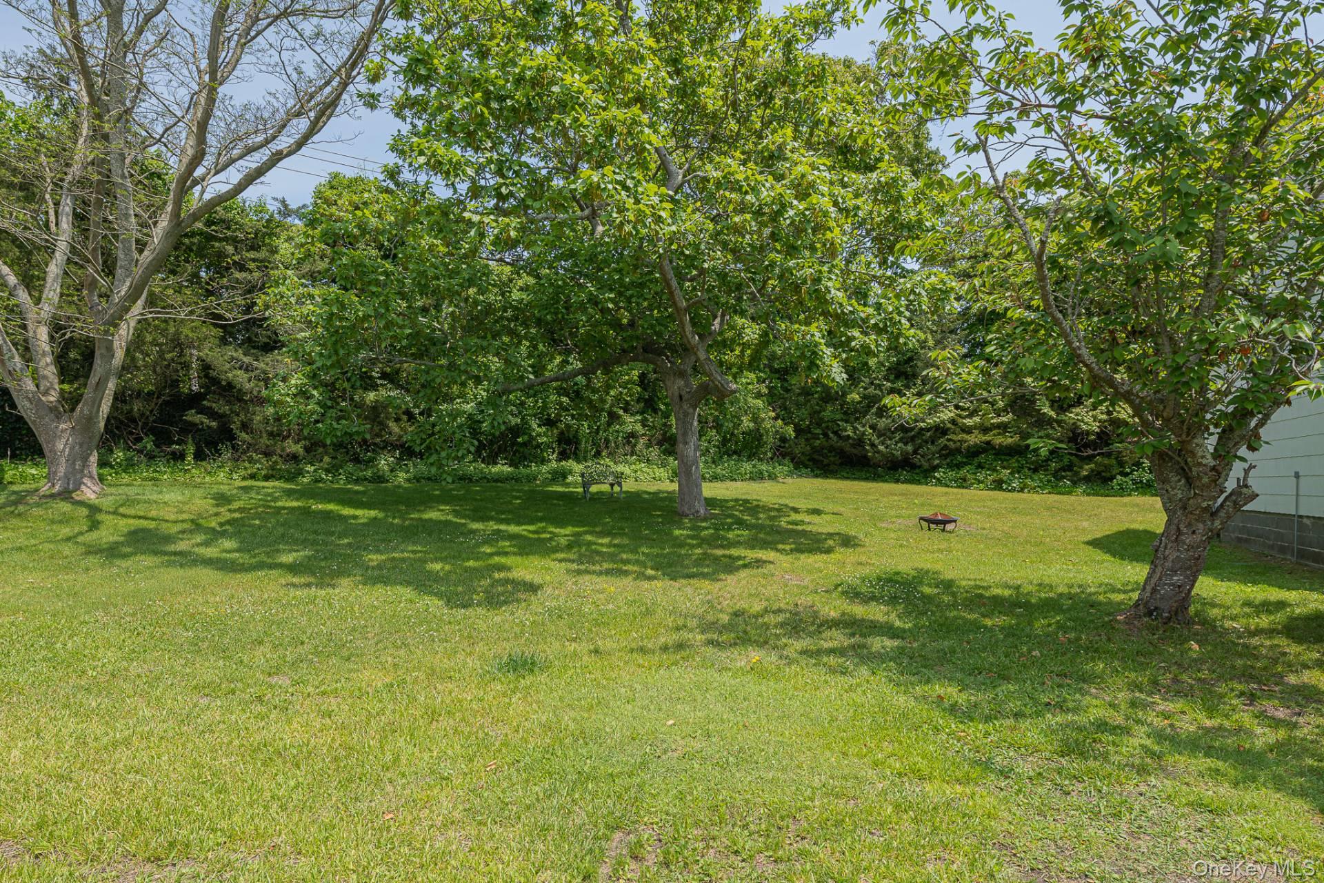 296 E Montauk Highway, Hampton Bays, NY 11946