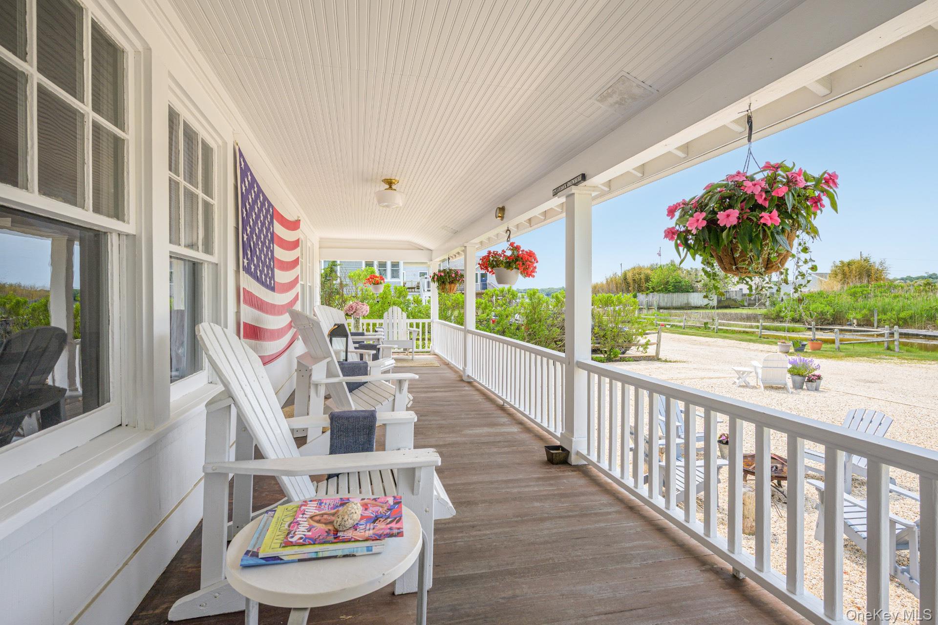 296 E Montauk Highway, Hampton Bays, NY 11946