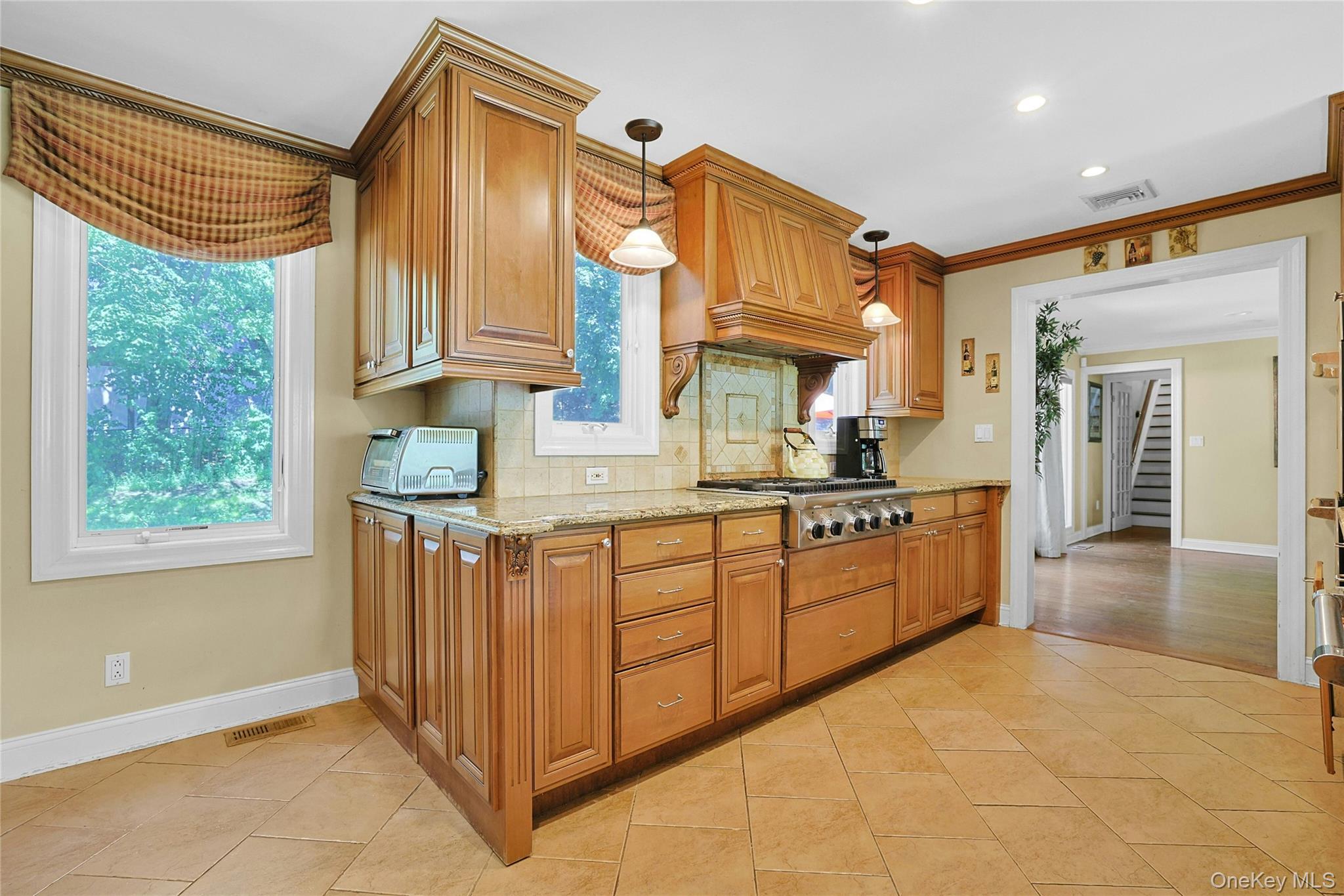 138 Whittier Drive, Thornwood, NY 10594