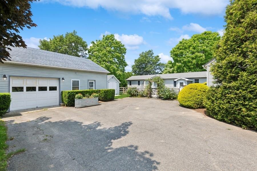 6580 Oregon Road, Cutchogue, NY 11935