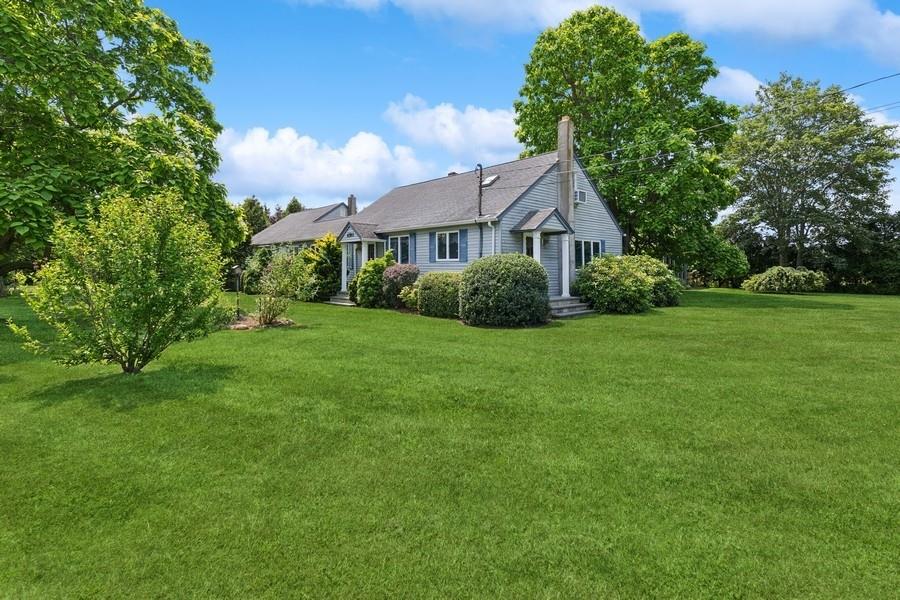 6580 Oregon Road, Cutchogue, NY 11935