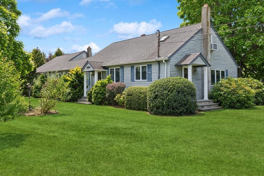 6580 Oregon Road, Cutchogue, NY 11935