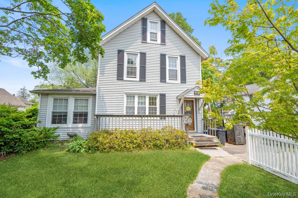 227 N Railroad Avenue, Babylon, NY 11702