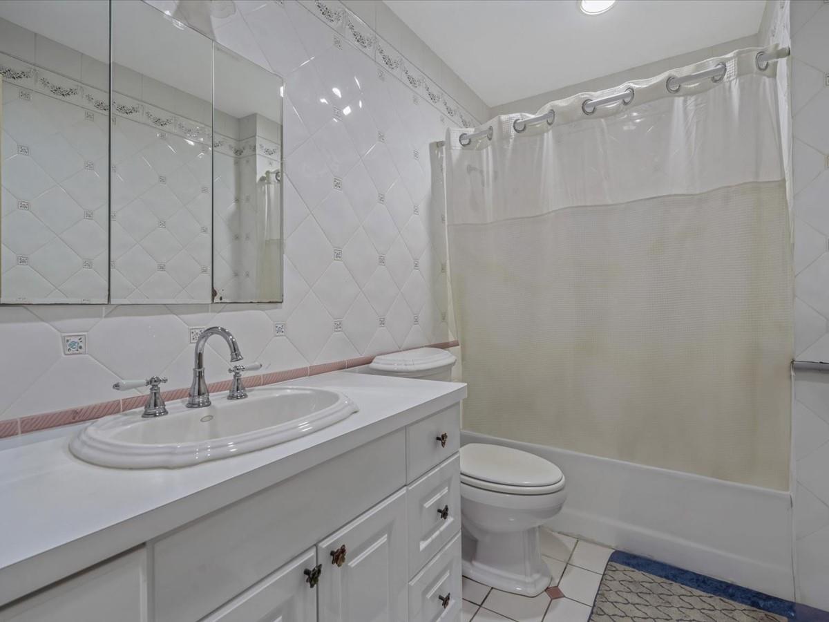 74 Margaret Avenue, Lawrence, NY 11559