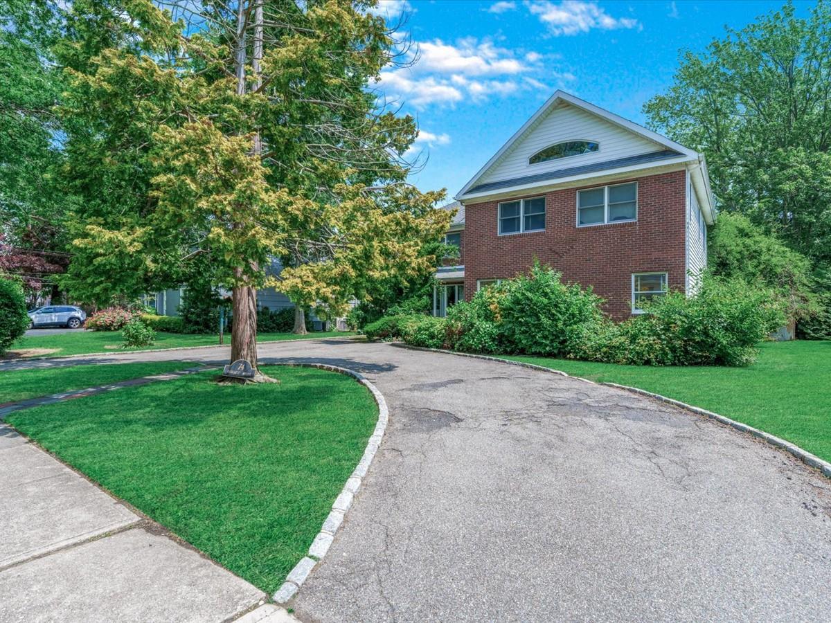 74 Margaret Avenue, Lawrence, NY 11559