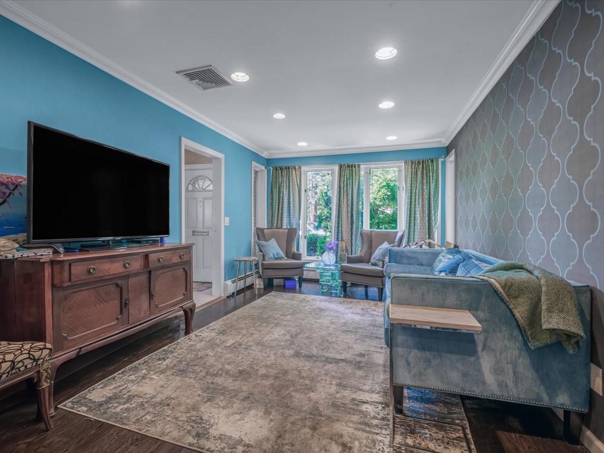 74 Margaret Avenue, Lawrence, NY 11559