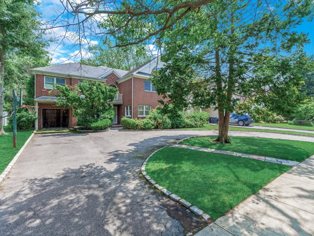 74 Margaret Avenue, Lawrence, NY 11559