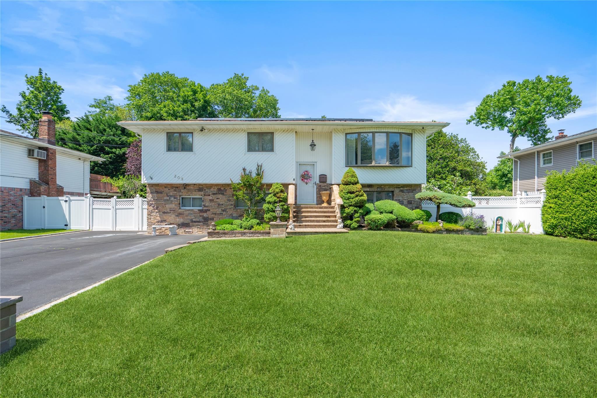 305 Alfred Street, North Babylon, NY 11703