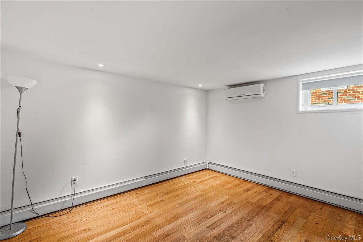 68-07 Little Neck Pkwy Parkway, Glen Oaks, NY 11004