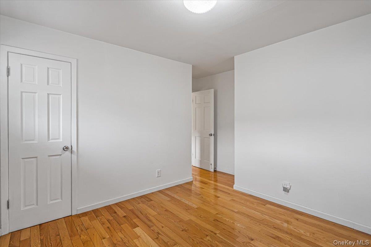 68-07 Little Neck Pkwy Parkway, Glen Oaks, NY 11004