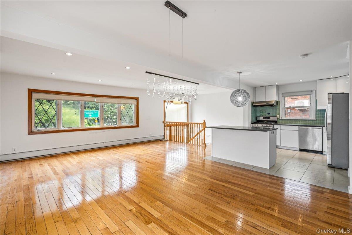 68-07 Little Neck Pkwy Parkway, Glen Oaks, NY 11004