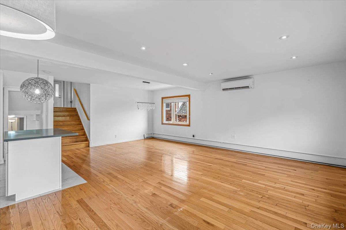 68-07 Little Neck Pkwy Parkway, Glen Oaks, NY 11004