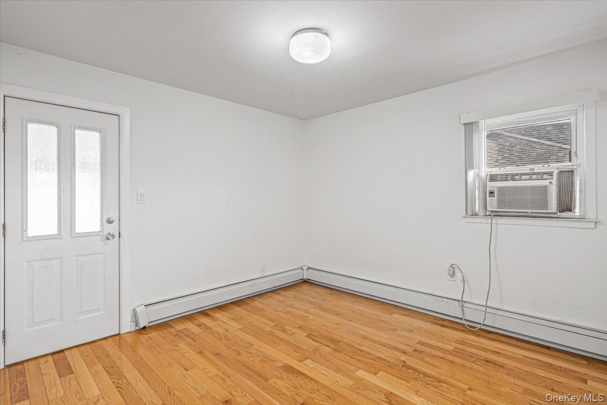 68-07 Little Neck Pkwy Parkway, Glen Oaks, NY 11004