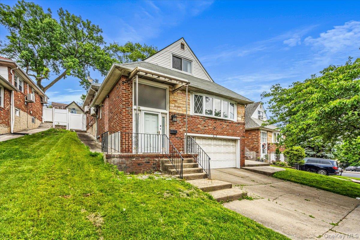 68-07 Little Neck Pkwy Parkway, Glen Oaks, NY 11004