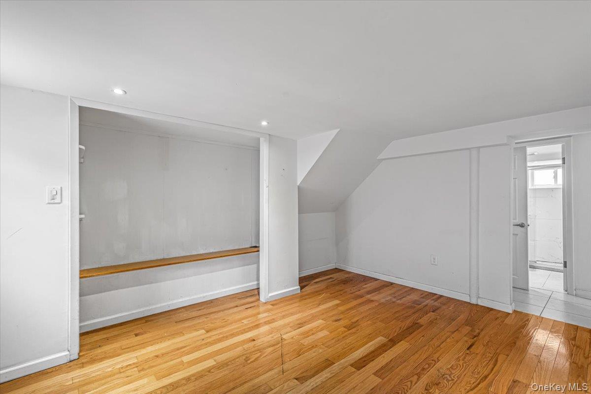 68-07 Little Neck Pkwy Parkway, Glen Oaks, NY 11004