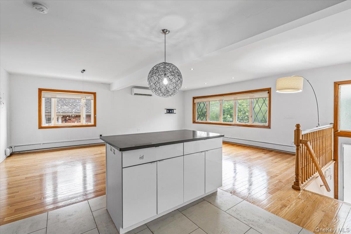 68-07 Little Neck Pkwy Parkway, Glen Oaks, NY 11004